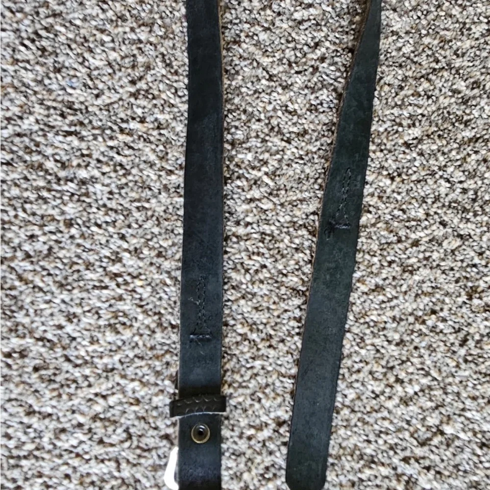 Boston leather Black Textured Leather Belt with Silver-Tone Buckle - Picture 6 of 7